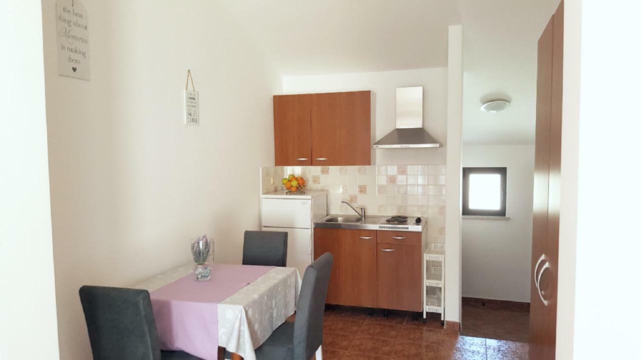 Apartments Antunovic Рогозница Экстерьер фото